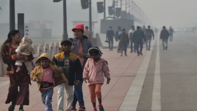Photo of कड़ाके की ठंड से ठिठुरी दिल्ली,देरी से चल रहीं 26 ट्रेनें