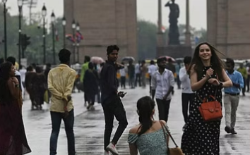 Photo of दिल्ली: आज फिर बरसेंगे दिल्ली में बदरा, 40 किलो मीटर प्रति घंटा की रफ्तार से चलेगी धूल भरी आंधी