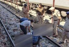 Photo of ट्रेन में सवार हुआ था सिपाही, 10 मिनट बाद पटरी पर मिला शव, पिछले महीने ही पत्नी ने दिया बेटे को जन्म