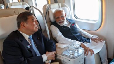 Photo of जापान में पीएम मोदी ने शिगेरू इशिबा के साथ बुलेट ट्रेन में किया सफर