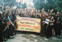 Photo of ऍमपी : दोहरे ऐप से त्रस्त आंगनबाड़ी कार्यकर्ता, मानदेय वृद्धि और तकनीकी सुधार की मांग तेज