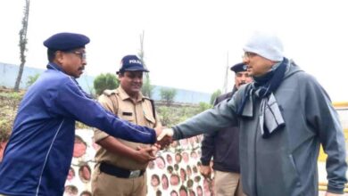 Photo of उत्तराखंड:  सत्र के लिए तैनात सुरक्षाकर्मियों से मिले  सीएम