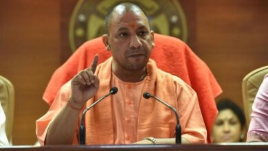 Photo of सीएम योगी की चेतावनी: आदतन यातायात नियम तोड़ने वालों के जब्त हों लाइसेंस, वाहन सीज करें