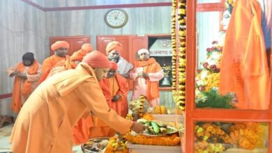 Photo of सीएम योगी ने चढ़ाई गुरु गोरखनाथ को आस्था की खिचड़ी