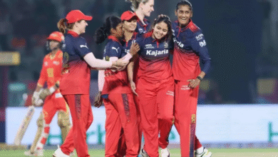 Photo of लगातार पांचवीं जीत के साथ आरसीबी ने प्लेऑफ में बनाई जगह, गुजरात को मिली करारी हार