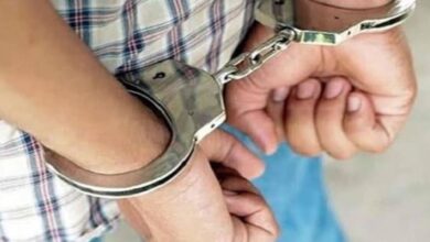 Photo of मोतिहारी में रिश्वत लेते रंगे हाथ राजस्व कर्मचारी गिरफ्तार