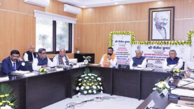 Photo of कई विभागों में नौकरियां, आठवीं पास को भी जॉब; बिहार कैबिनेट से वकीलों को तोहफा