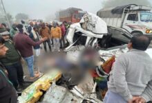 Photo of ग्वालियर में भीषण हादसा, कोहरे के बीच ट्रक ने कार को मारी टक्कर