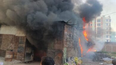 Photo of पटना सिटी के बजरंगपुरी में भीषण आग, कबाड़ दुकान और उत्सव हॉल जलकर खाक