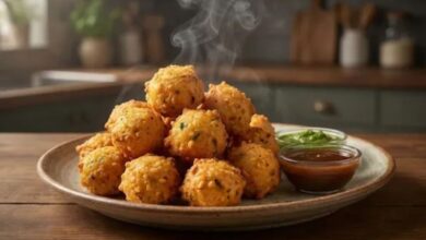 Photo of चाय के साथ चाहिए कुछ एक्स्ट्रा क्रिस्पी? ट्राई करें चावल के गरमा-गरम पकौड़े