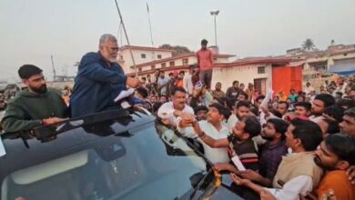 Photo of आग से उजड़ी जिंदगी के बीच सांसद पप्पू यादव पहुंचे, राहत के लिए बांटे 10 लाख रुपये