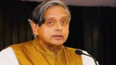 Photo of राहुल गांधी ने AI समिट को बताया PR तमाशा, थरूर ने कहा- बड़े आयोजन में गड़बड़ी हो सकती हैं