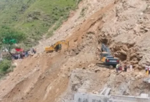 Photo of क्वारब में ठेकेदार की लापरवाही से यात्रियों की जान जोखिम में