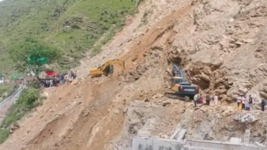 Photo of क्वारब में ठेकेदार की लापरवाही से यात्रियों की जान जोखिम में