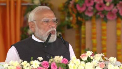 Photo of पीएम मोदी ने प्रोटोकॉल से भी 40 मिनट ज्यादा समय बाबा विश्वनाथ और भक्तों के साथ बिताया