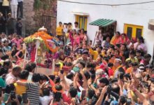 Photo of ओंकारेश्वर मंदिर से धाम के लिए रवाना हुई बाबा केदार की उत्सव डोली