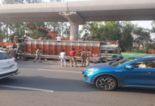 Photo of आगरा में भीषण हादसा: ट्रकों में हुई जोरदार टक्कर, केबिन में घुस गईं सरियां