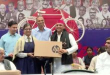 Photo of अखिलेश यादव ने मेधावी छात्र-छात्राओं को किया सम्मानित